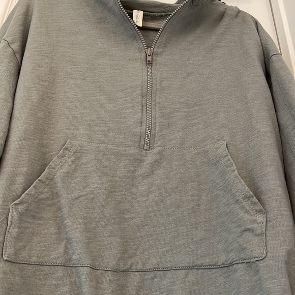 1/2 Zip Pullover - Picture 2 of 4